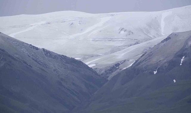 Erzurum Palandöken'de zirve beyaza büründü