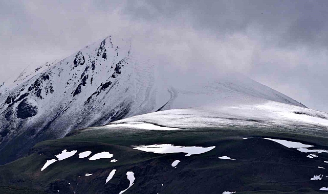 Erzurum Palandöken'den kar eksik olmuyor