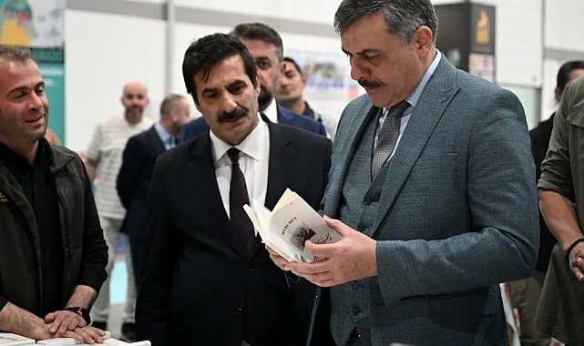 Erzurum Valisi Kitap Fuarı'nı Ziyaret Etti