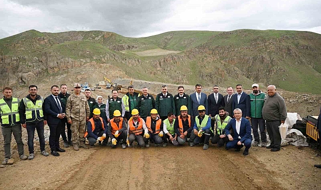 Erzurum Valisi Mustafa Çiftçi, Narman Şehitler Barajı'nda incelemelerde bulundu
