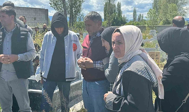 Eski nişanlısı tarafından katledilen Bahar, baba memleketi Iğdır'da gözyaşları içinde defnedildi