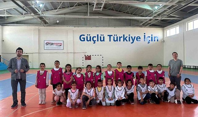 Eskil’de geleneksel çocuk oyunları oynanıyor