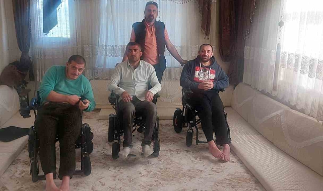 Felçli üç kardeş, akülü sandalyelerine kavuştu