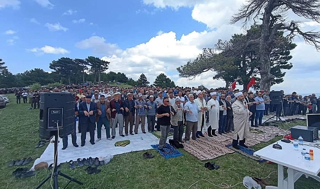 Gediz’de İl Müftüsünün katılımı ile yağmur duasına çıktılar