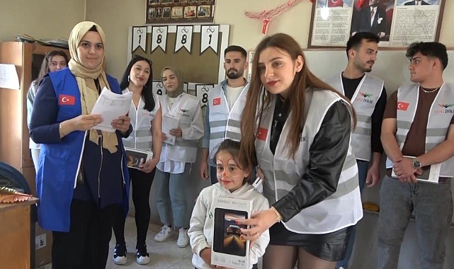 Genç İyilik Topluluğundan Köy Okulu Öğrencilerine Tablet