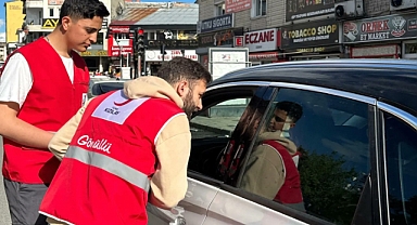 Genç Kızılay AİÇÜ Ağrı’da sürücü ve yayalara trafik eğitimi verdi