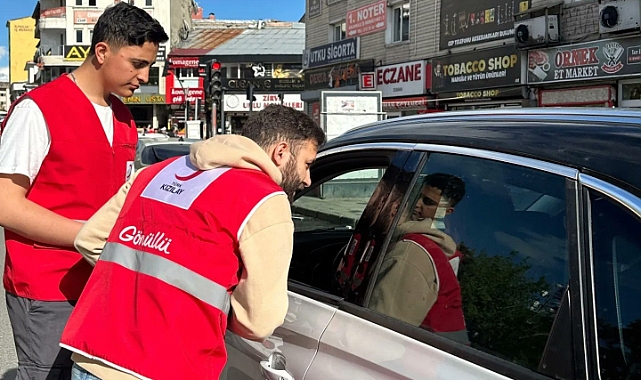 Genç Kızılay AİÇÜ Ağrı’da sürücü ve yayalara trafik eğitimi verdi
