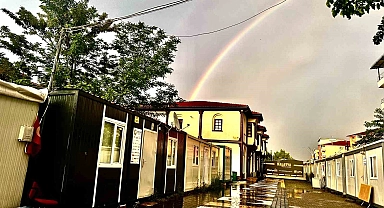 Gökkuşağı sağanak yağıştan sonra görenleri mest etti