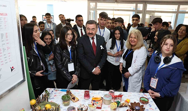 Gölbaşı Belediye Başkanı Odabaşı, geleceğin bilim insanlarının heyecanına ortak oldu