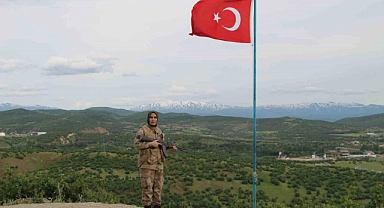Bingöllü kadın gündüz evde anne, akşam vatan nöbetinde