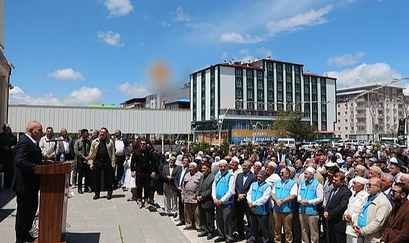 Hacı adayları Ağrı'da ilk defa direk kutsal topraklara uğurlandı