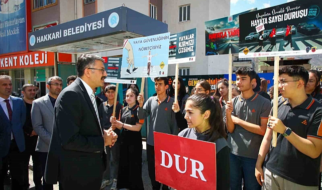 Hakkari Valisi Ali Çelik: "Medeniyet ölçülerinden biri de trafikte yayaların güvenliğidir"