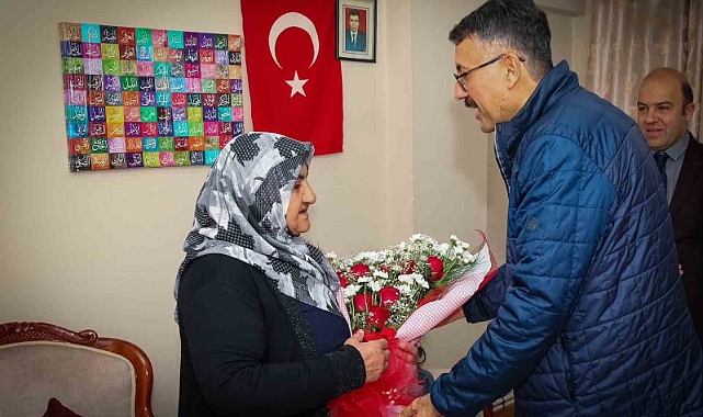 Hakkari Valisi Ali Çelik, şehit annelerini ziyaret etti