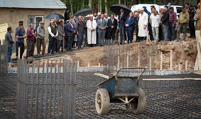 Hakkari Valisi Ali Çelik, Yeşilova Camisi'nin temelini attı