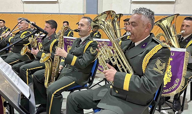 Hakkari'de askeri bando konserine yoğun ilgi