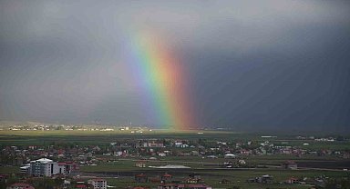 Hakkari'de gökkuşağı görenleri hayran bıraktı