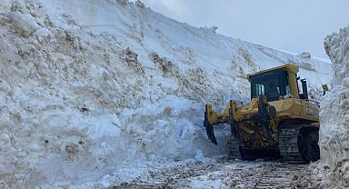 Hakkari'de Mayıs ta 5 metreyi bulan kar