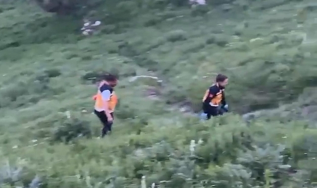 Hakkari'de ot toplarken rahatsızlanan vatandaşın yardımına sağlık ekipleri koştu
