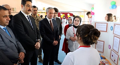 Hamur'da TÜBİTAK 4006 Bilim Fuarı açıldı
