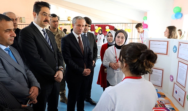 Hamur'da TÜBİTAK 4006 Bilim Fuarı açıldı