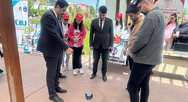 Hamur Kaymakamı Yıldırım, Bilim Şenliği standlarını bir bir gezdi