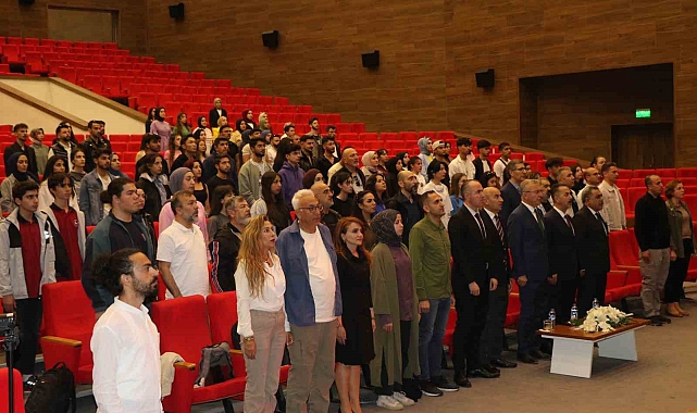 "Hayatı Kadraja Almak" adlı programda fotoğraf sanatçıları öğrencilerle buluştu