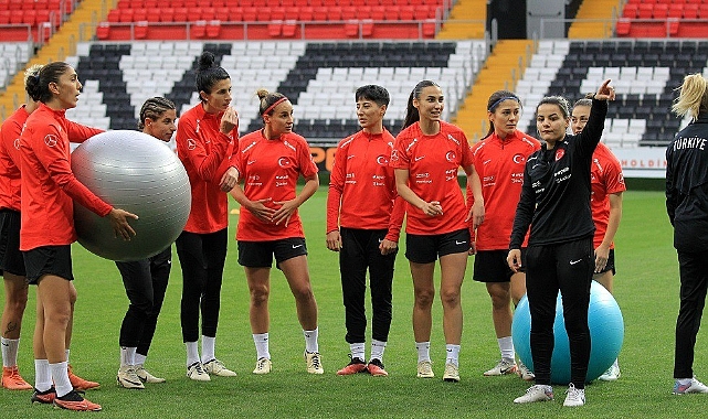 Hilal Başkol Genç Yaşta A Milli Kadın Futbol Takımına Yardımcı Antrenör Oldu