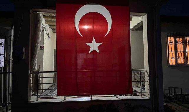 Iğdırlı Acılı Şehit Ailesine Haber Verildi, Türk Bayrağı Asıldı