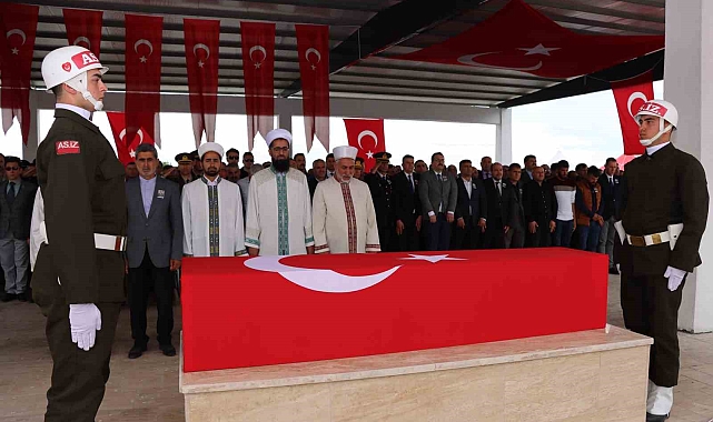 Iğdırlı Pençe-Kilit şehidine gözyaşlarıyla veda