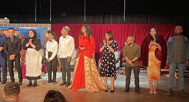 "İhtiyar Kız" isimli komedi oyununa ilgi büyük oldu