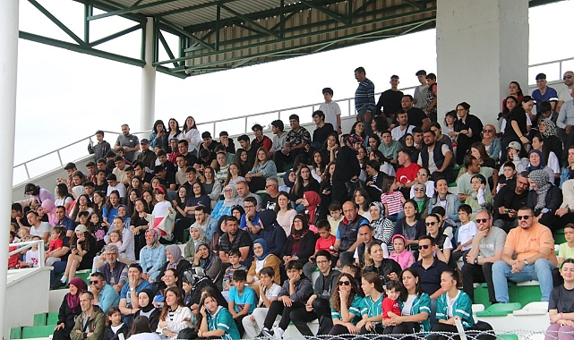 İznik’te 19 Mayıs coşkusu stada sığmadı