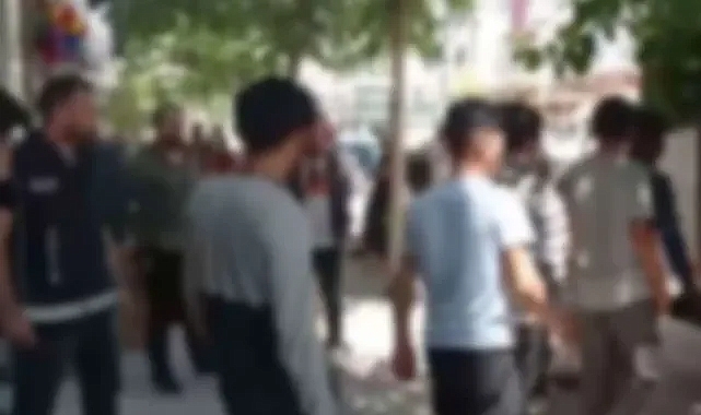 Kamyonet kasasından 51 düzensiz göçmen çıktı