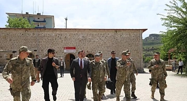 Kara Kuvvetleri Komutanı Orgeneral Bayraktaroğlu Çukurca'yı ziyaret etti