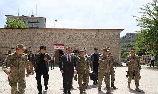Kara Kuvvetleri Komutanı Orgeneral Bayraktaroğlu Çukurca'yı ziyaret etti