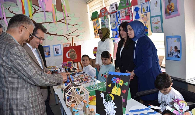Karapınar’da özel öğrenciler ve öğretmenlerinin yılsonu sergisi açıldı