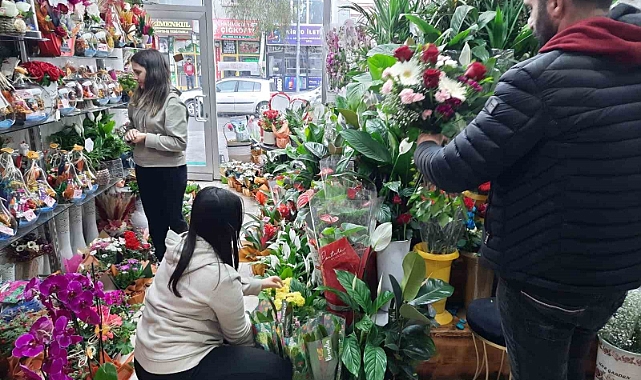 Kars'ta çiçekçilerde Anneler Günü yoğunluğu