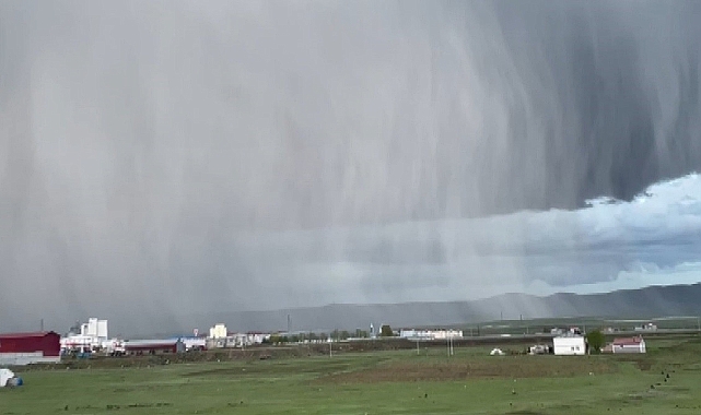 Kars'ta kara bulutlar gündüzü geceye çevirdi