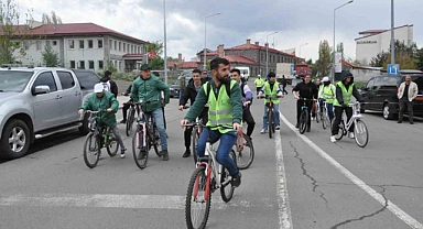 Kars'ta Sağlığın keyfini birlikte sürelim sloganıyla bisiklet turu düzenlendi