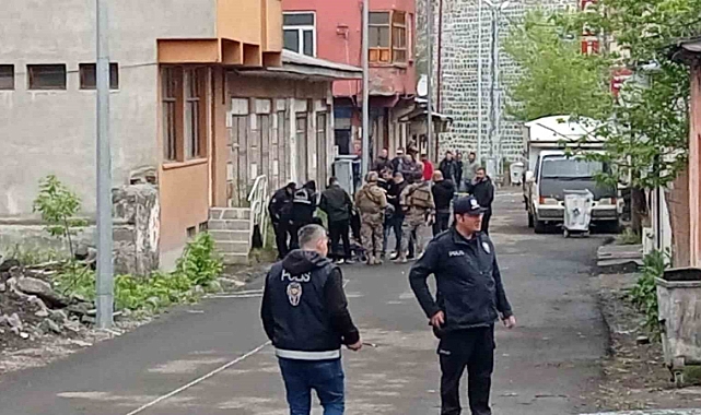 Kars'ta şüpheli valiz patlatıldı
