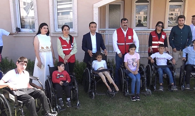 Kızılay’dan Silopi’de 9 engelli çocuğa tekerlekli sandalye