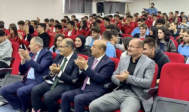 Liseler arası "Haydi Konuş" münazara yarışmasının çeyrek finali yapıldı