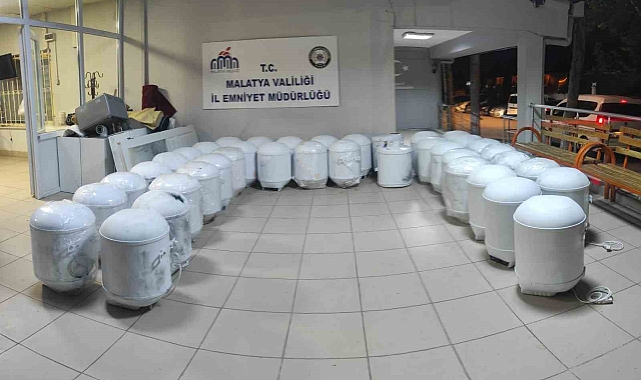 Malatya'da AFAD'a ait termosifonları çaldılar
