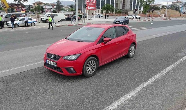 Malatya'da otomobil yayalara çarptı: 2 yaralı