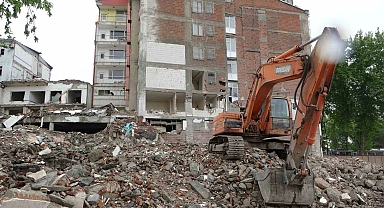 Malatya'da yıkımlar ve inşa çalışmaları sürüyor