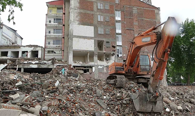 Malatya'da yıkımlar ve inşa çalışmaları sürüyor