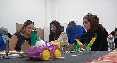 Matematik öğretmenliği adayları ahşap materyallerle fark oluşturuyor