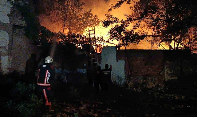 Metruk evdeki yangın patlamalara sebep oldu