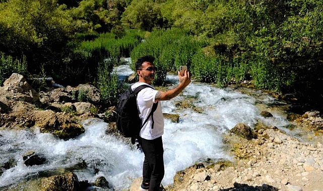 Munzur Dağı harikası Girlevik Şelalesi'ne hayat veren gözeler, doğaseverlerin uğrak yeri oldu