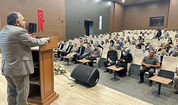 Muş İl Müftülüğü'nden "Geçerken Edebiyat Topluluğu" İlk Programını Gerçekleştirdi