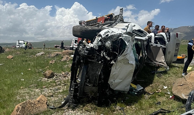 Muş'ta iki otomobilin çarpıştığı kazada 1 kişi öldü, 4 kişi yaralandı